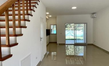 Casa tipo Triplex en Las Margaritas Village - Pilar