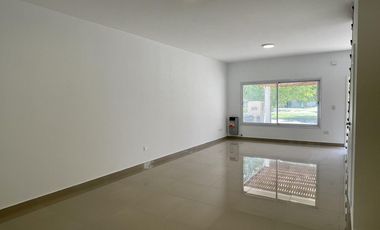 Casa tipo Triplex en Las Margaritas Village - Pilar