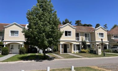 Casa tipo Triplex en Las Margaritas Village - Pilar