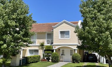 Casa tipo Triplex en Las Margaritas Village - Pilar