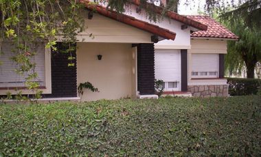 Casa en venta - 3 Dormitorios 2 Baños - 666Mts2 - Magdalena