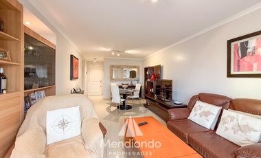 Depto 3 amb. al frente con balcón. Cochera cub. y baulera en Zona Centro