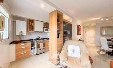 Depto 3 amb. al frente con balcón. Cochera cub. y baulera en Zona Centro