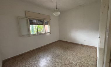 Casa Familiar 4 Ambientes – Excelente Ubicación – Apto Crédito