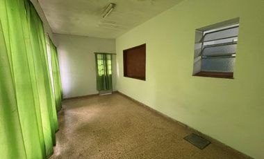 Casa Familiar 4 Ambientes – Excelente Ubicación – Apto Crédito