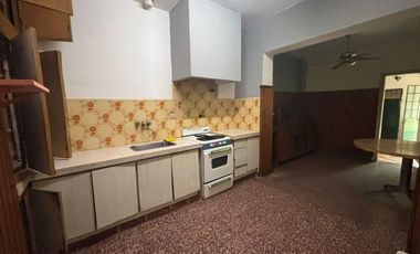 Casa Familiar 4 Ambientes – Excelente Ubicación – Apto Crédito