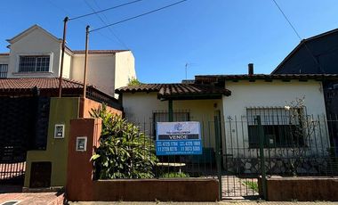 Casa Familiar 4 Ambientes – Excelente Ubicación – Apto Crédito