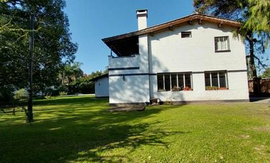 Casa en venta en Yerba Buena, Sarmiento al 1100