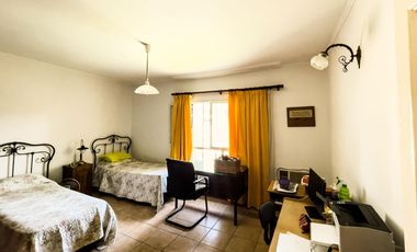 Casa en venta en Yerba Buena, Sarmiento al 1100