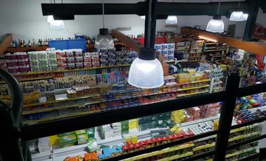 Excelente local sobre lote propio - 13 de frente