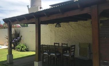 CASA EN VENTA EN BURZACO