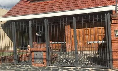 CASA EN VENTA EN BURZACO