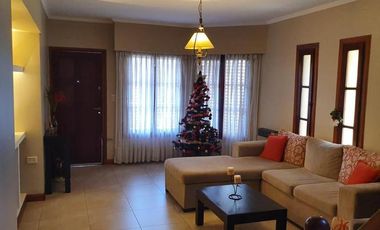 CASA EN VENTA EN BURZACO