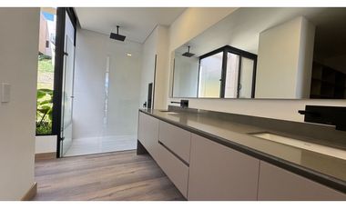 Casa en venta en unidad cerrada en Sajonia sector túnel de oriente