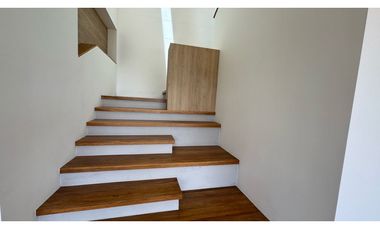 Casa en venta en unidad cerrada en Sajonia sector túnel de oriente