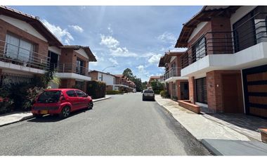 Casa en venta amoblada en unidad abierta en la ceja sector viva