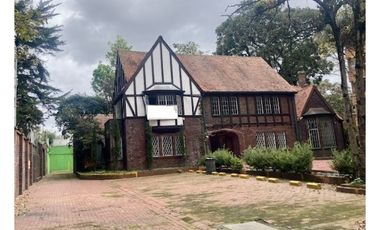 ARRIENDO EXCELENTE CASA CONSERVACION 1288m2 NOGAL