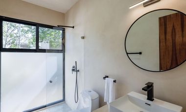 VILLA DE 4 HABITACIONES CON ALBERCA PRIVADA EN TULUM. GYM, FOGATERO. ENTREGA INMEDIATA.