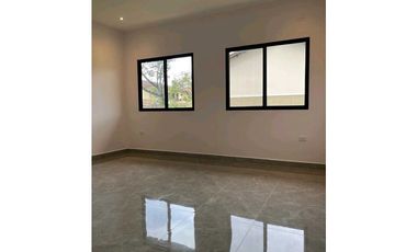 EN VENTA.CASA.3HAB Y GARITA DE SEGURIDAD BOQUETE