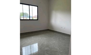 EN VENTA.CASA.3HAB Y GARITA DE SEGURIDAD BOQUETE