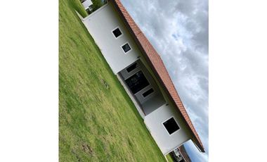 EN VENTA.CASA.3HAB Y GARITA DE SEGURIDAD BOQUETE