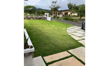 EN VENTA.CASA.3HAB Y GARITA DE SEGURIDAD BOQUETE