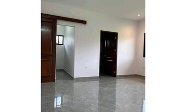 EN VENTA.CASA.3HAB Y GARITA DE SEGURIDAD BOQUETE
