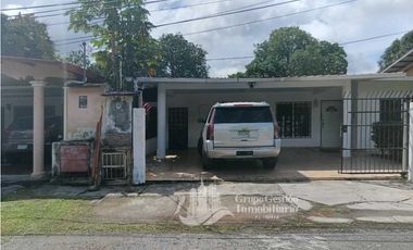 SE VENDE CASA, David, via aeropuerto, $127.000