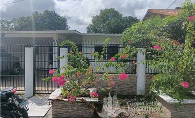 SE VENDE CASA, David, via aeropuerto, $127.000