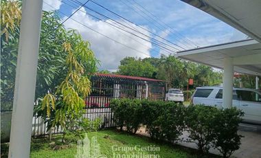 SE VENDE CASA, David, via aeropuerto, $127.000