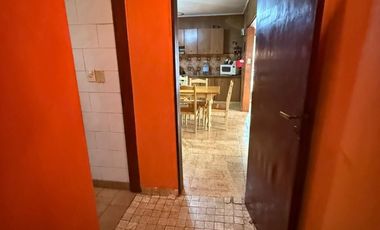 Casa con departamento independiente en venta, 125 entre 60 y 61 Berisso