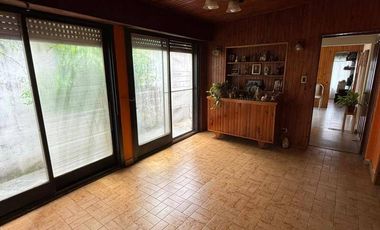 Casa con departamento independiente en venta, 125 entre 60 y 61 Berisso