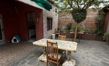 Casa con departamento independiente en venta, 125 entre 60 y 61 Berisso