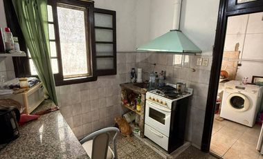 Casa con departamento independiente en venta, 125 entre 60 y 61 Berisso