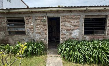 Casa con departamento independiente en venta, 125 entre 60 y 61 Berisso