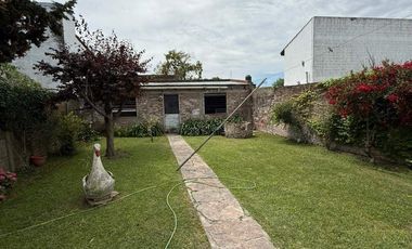 Casa con departamento independiente en venta, 125 entre 60 y 61 Berisso