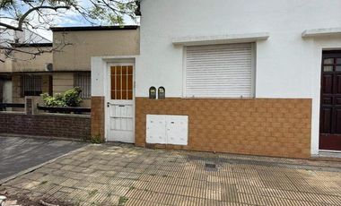 Casa con departamento independiente en venta, 125 entre 60 y 61 Berisso