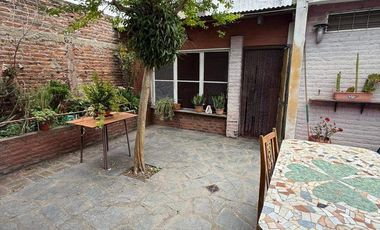 Casa con departamento independiente en venta, 125 entre 60 y 61 Berisso