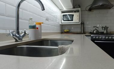 Casa con parque, 3 ambientes en excelente estado.