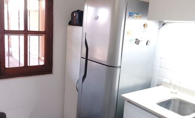 Casa con parque, 3 ambientes en excelente estado.