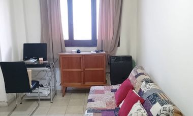 Casa con parque, 3 ambientes en excelente estado.