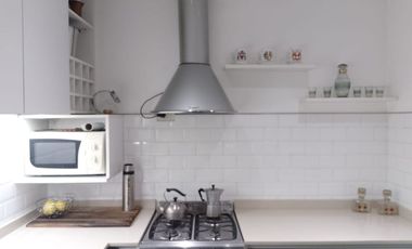 Casa con parque, 3 ambientes en excelente estado.