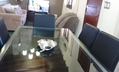 Casa con parque, 3 ambientes en excelente estado.