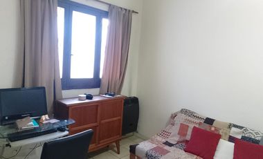 Casa con parque, 3 ambientes en excelente estado.