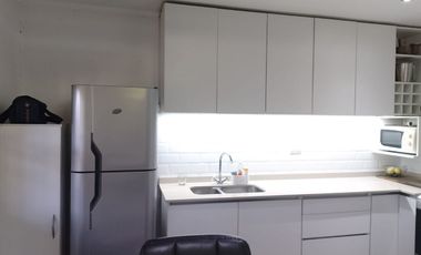 Casa con parque, 3 ambientes en excelente estado.