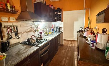 VENTA CASA 5 AMBIENTES COCHERA Y JARDIN EZPELETA