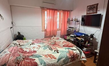 VENTA CASA 5 AMBIENTES COCHERA Y JARDIN EZPELETA