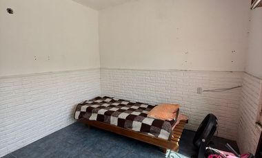 VENTA CASA 5 AMBIENTES COCHERA Y JARDIN EZPELETA