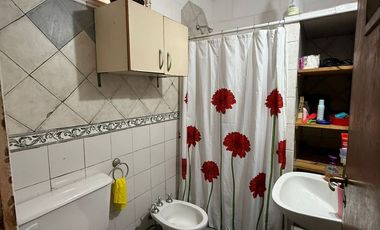 VENTA CASA 5 AMBIENTES COCHERA Y JARDIN EZPELETA