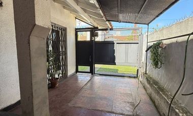 VENTA CASA 5 AMBIENTES COCHERA Y JARDIN EZPELETA